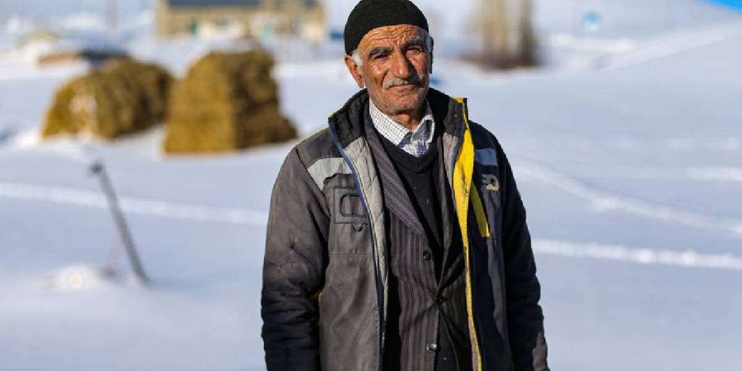Kar 3 metreyi buluyor, köy kar altında kalıyor: Besicilerin mesaisi soğukla daha da zorlaşıyor 7